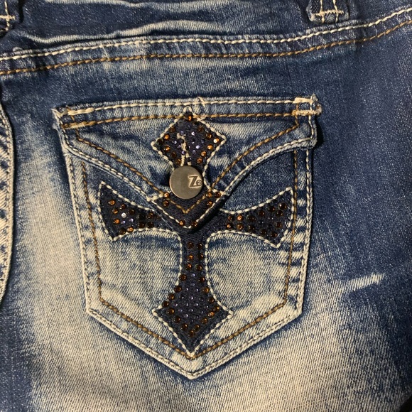 Shorts - Picture 3 of 5